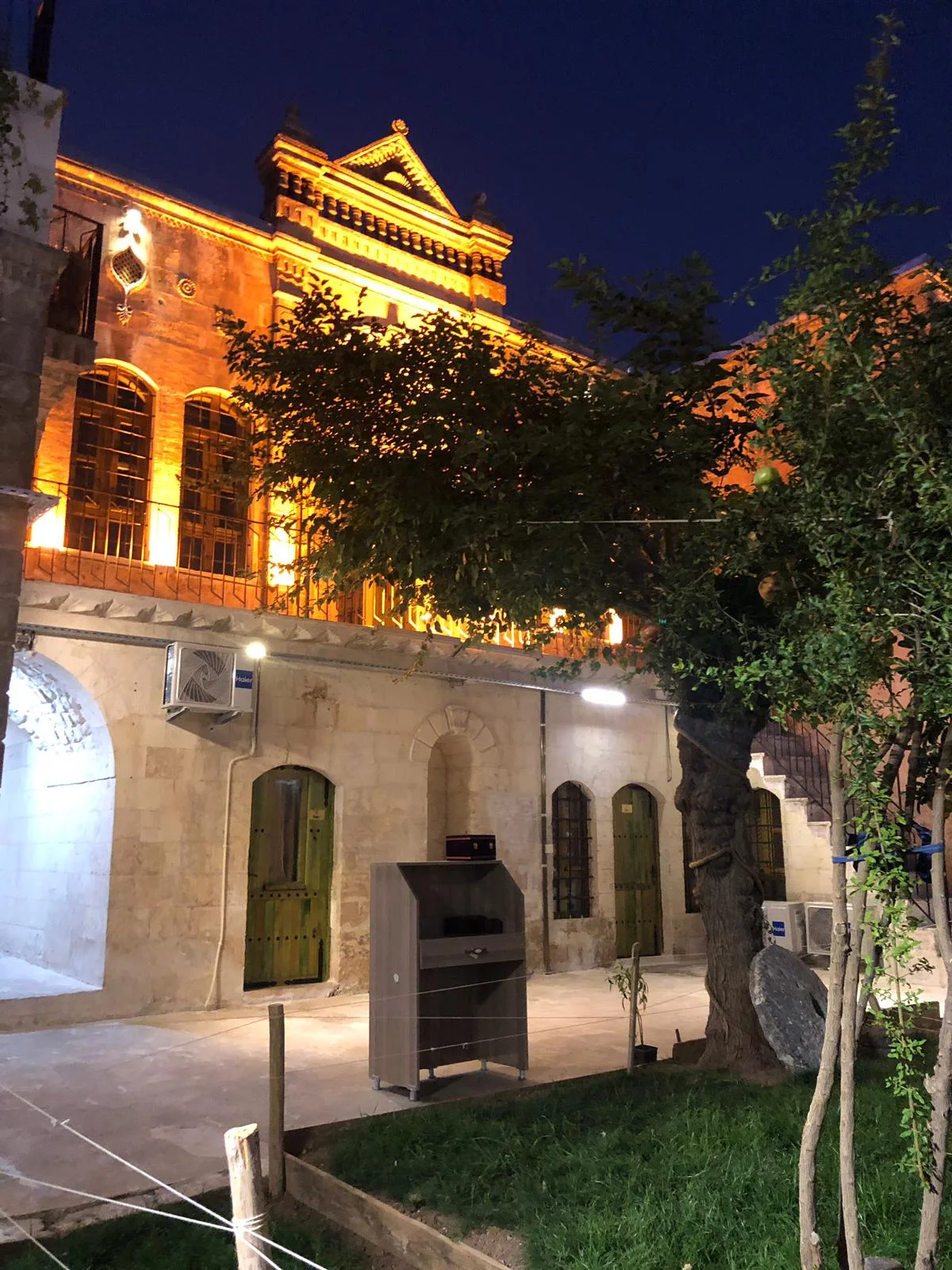 Hanehan Hotel tarihi avlu detayı