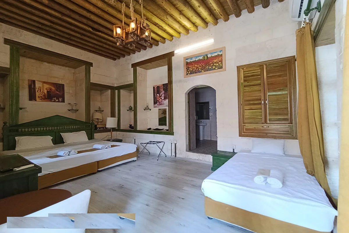 Hanehan Hotel avlu ve giriş alanı